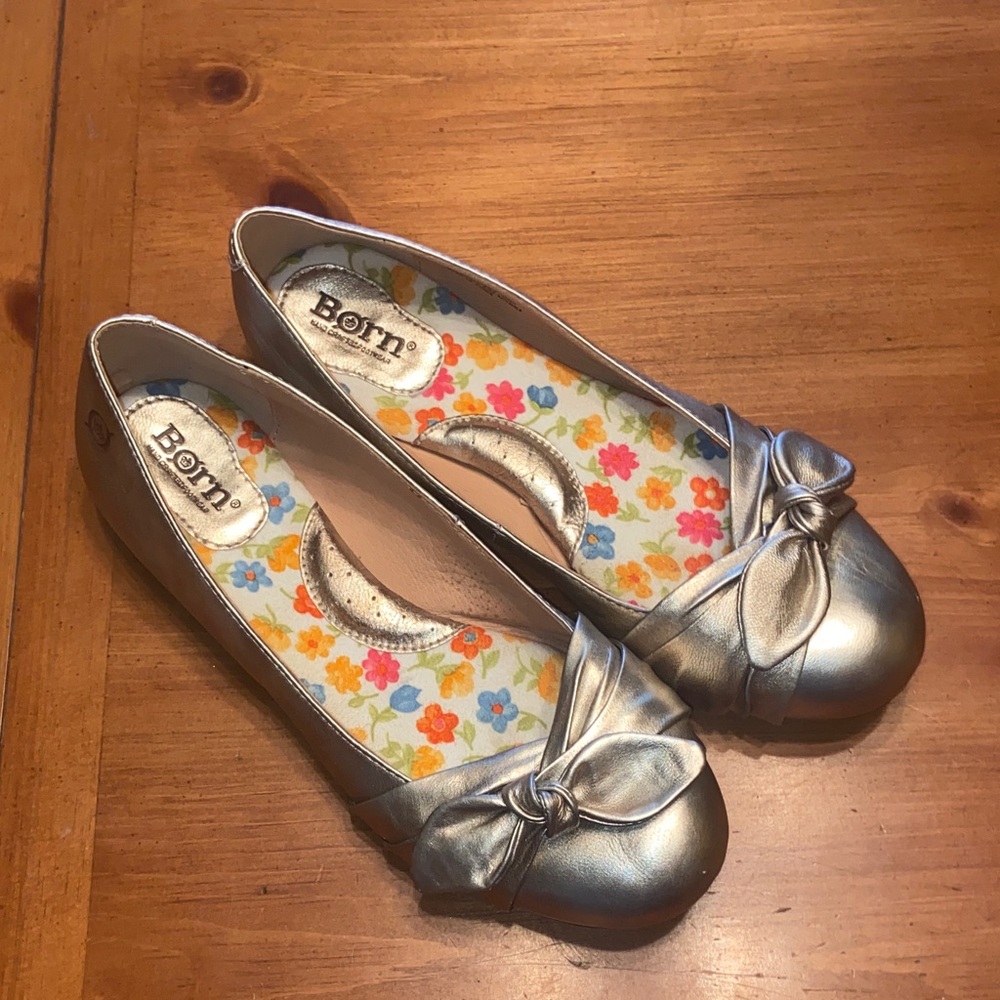 Born Molly Gold Bow Round Toe Leather Ballet Flats Metallic Slip On size 8.5